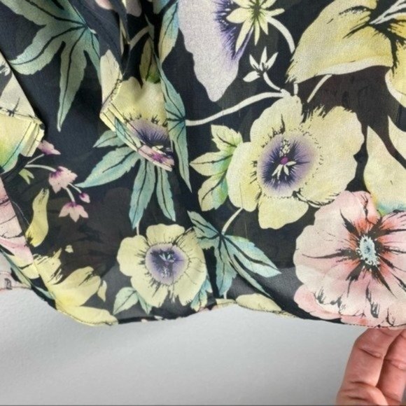 Cabi ruffle front floral sleeveless blouse small - Picture 5 of 7
